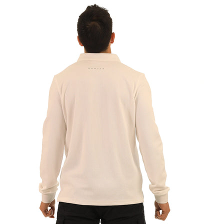 color:white