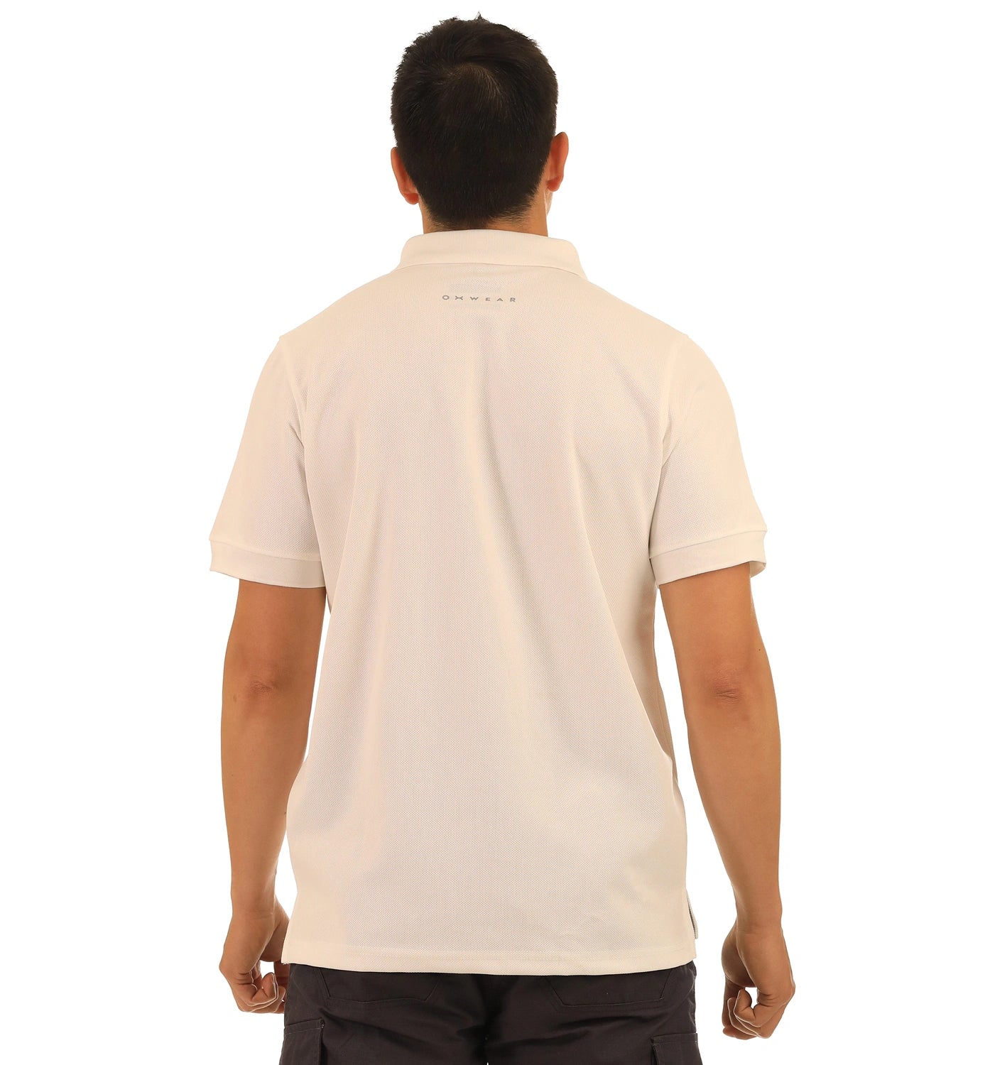 color:white