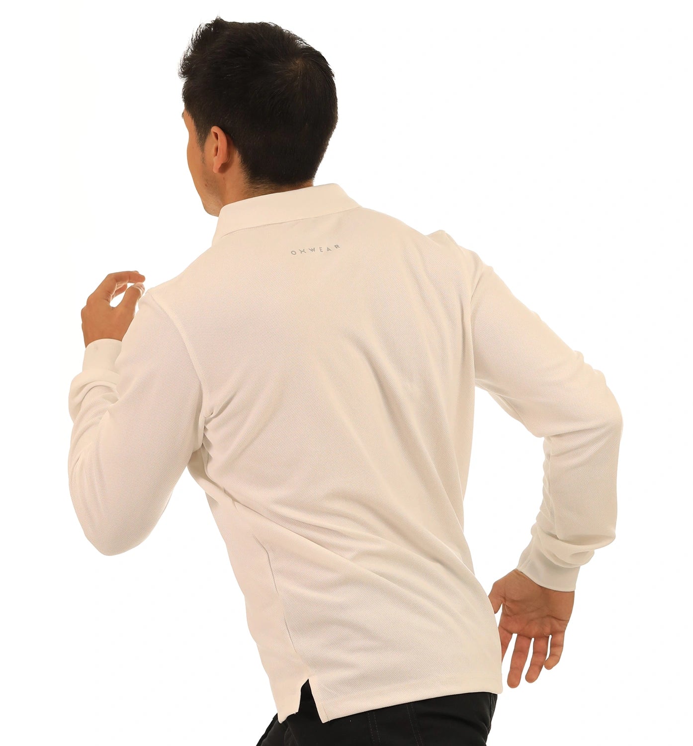 color:white